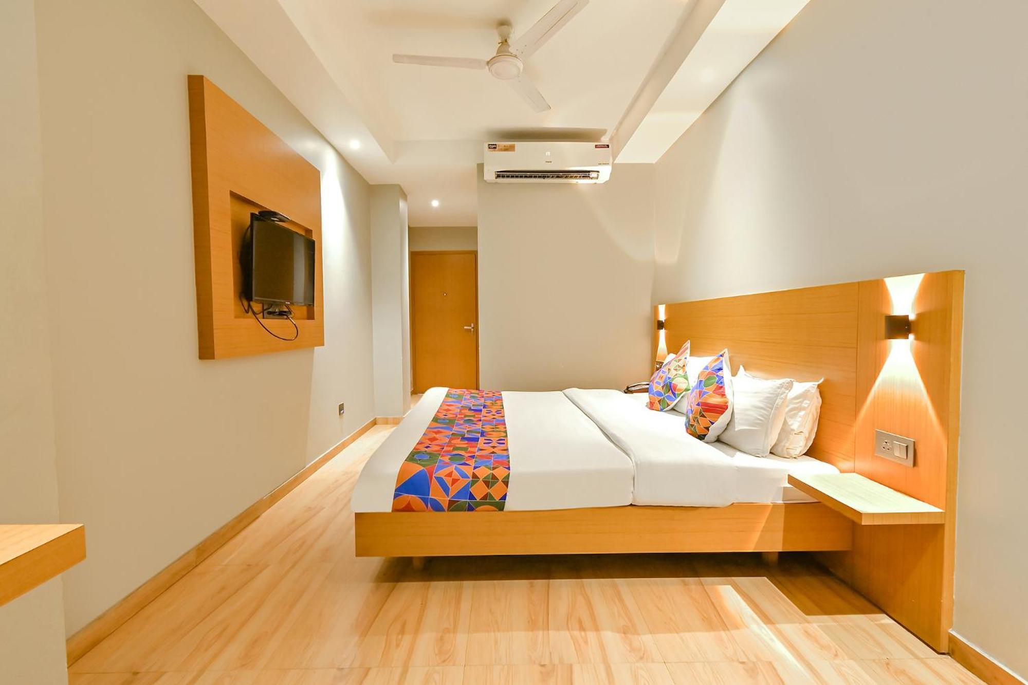 Fabhotel Penthouse - A K Dev Road Guwahati Bagian luar foto