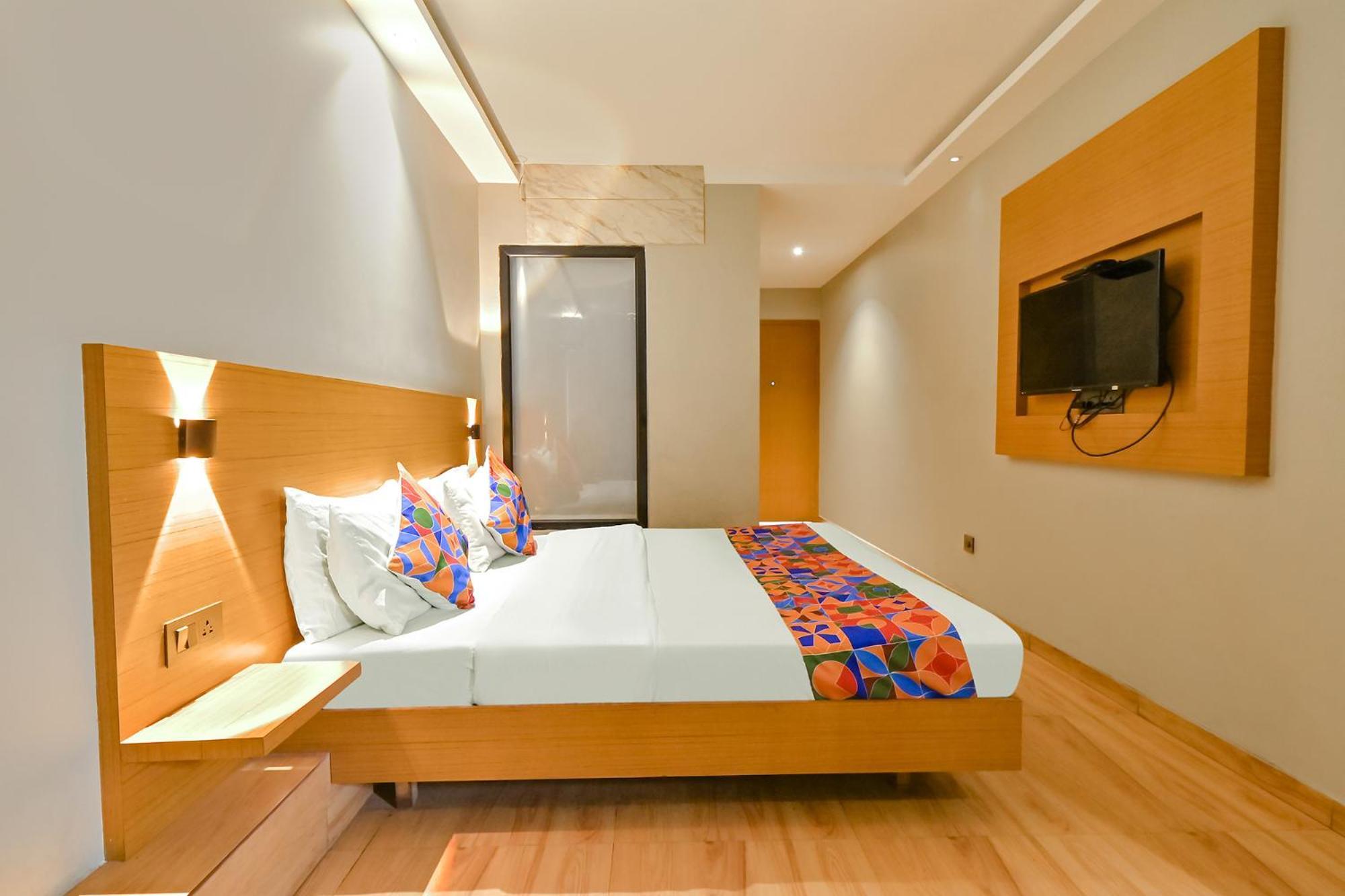 Fabhotel Penthouse - A K Dev Road Guwahati Bagian luar foto