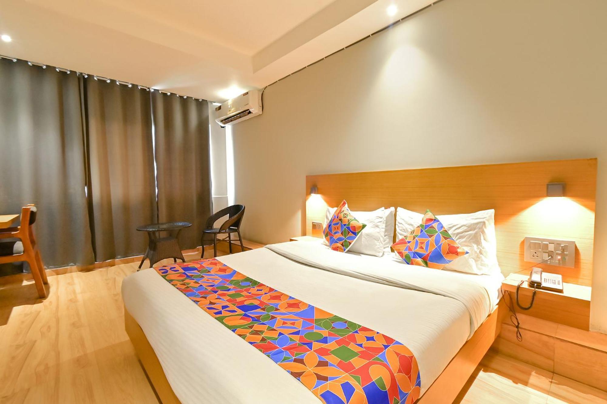 Fabhotel Penthouse - A K Dev Road Guwahati Bagian luar foto