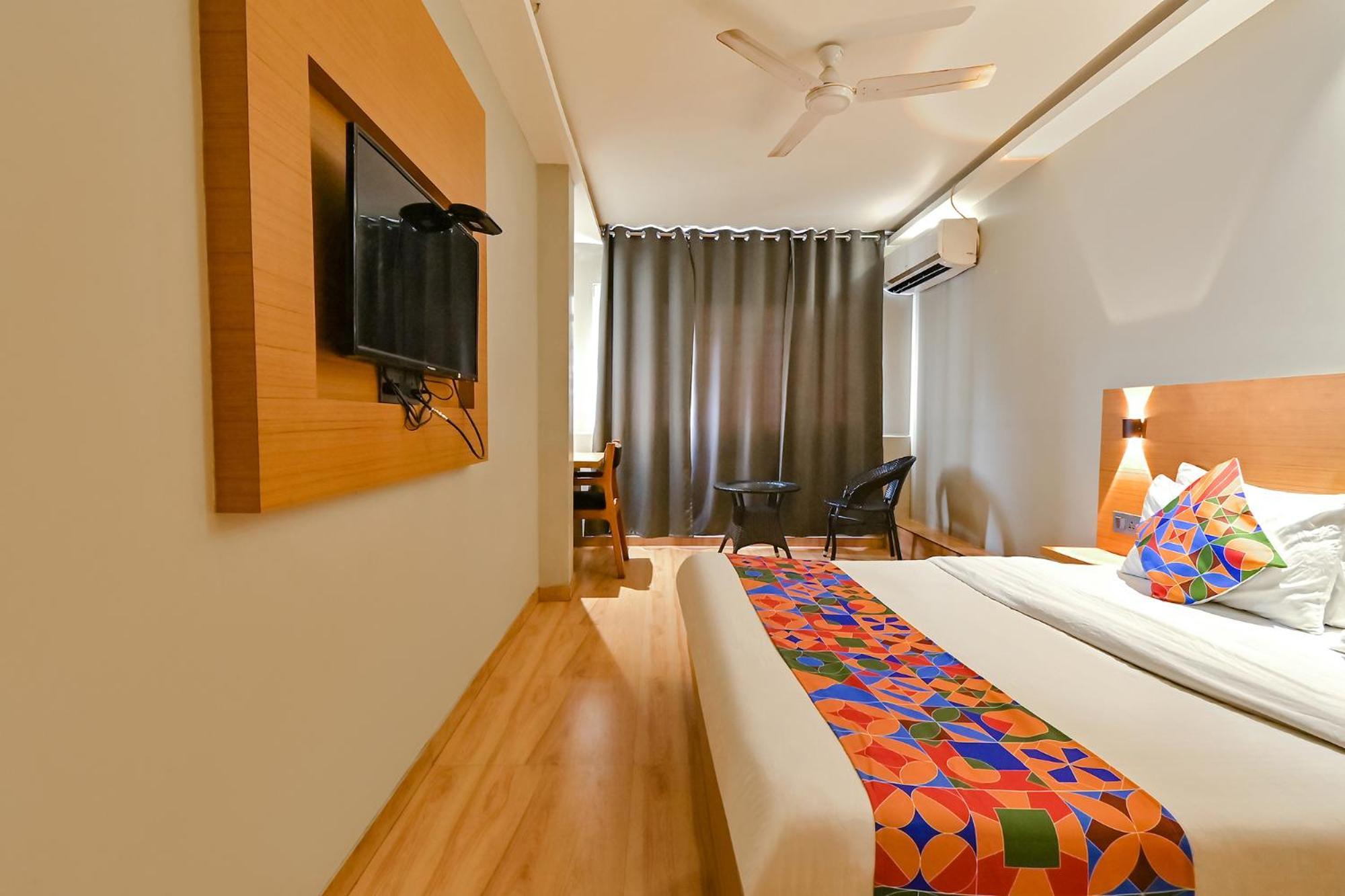 Fabhotel Penthouse - A K Dev Road Guwahati Bagian luar foto